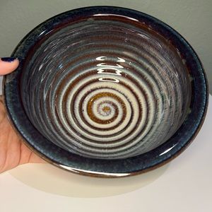 Bill Campbell Art Pottery Bowl 7.5” Width Drip Glaze Swirl Spiral Center Signed